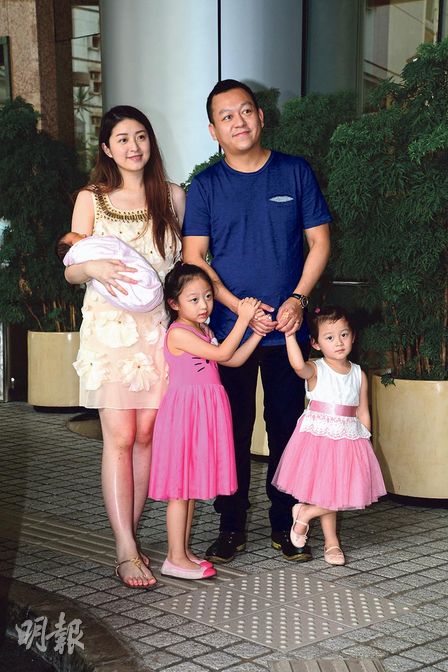 Mỹ nhân Hồng Kông lấy đại gia ở tuổi 23: Đẻ nữa, đẻ mãi vì quý tử cho nhà chồng - Ảnh 9. Mỹ nhân Hồng Kông lấy đại gia ở tuổi 23: Đẻ nữa, đẻ mãi vì quý tử cho nhà chồng - Ảnh 9.