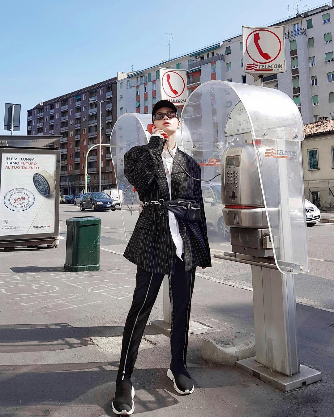 Kelbin Lei tiếp tục được thương hiệu đình đám Vetements lăng xê trên Instagram - Ảnh 7. Kelbin Lei tiếp tục được thương hiệu đình đám Vetements lăng xê trên Instagram - Ảnh 7.