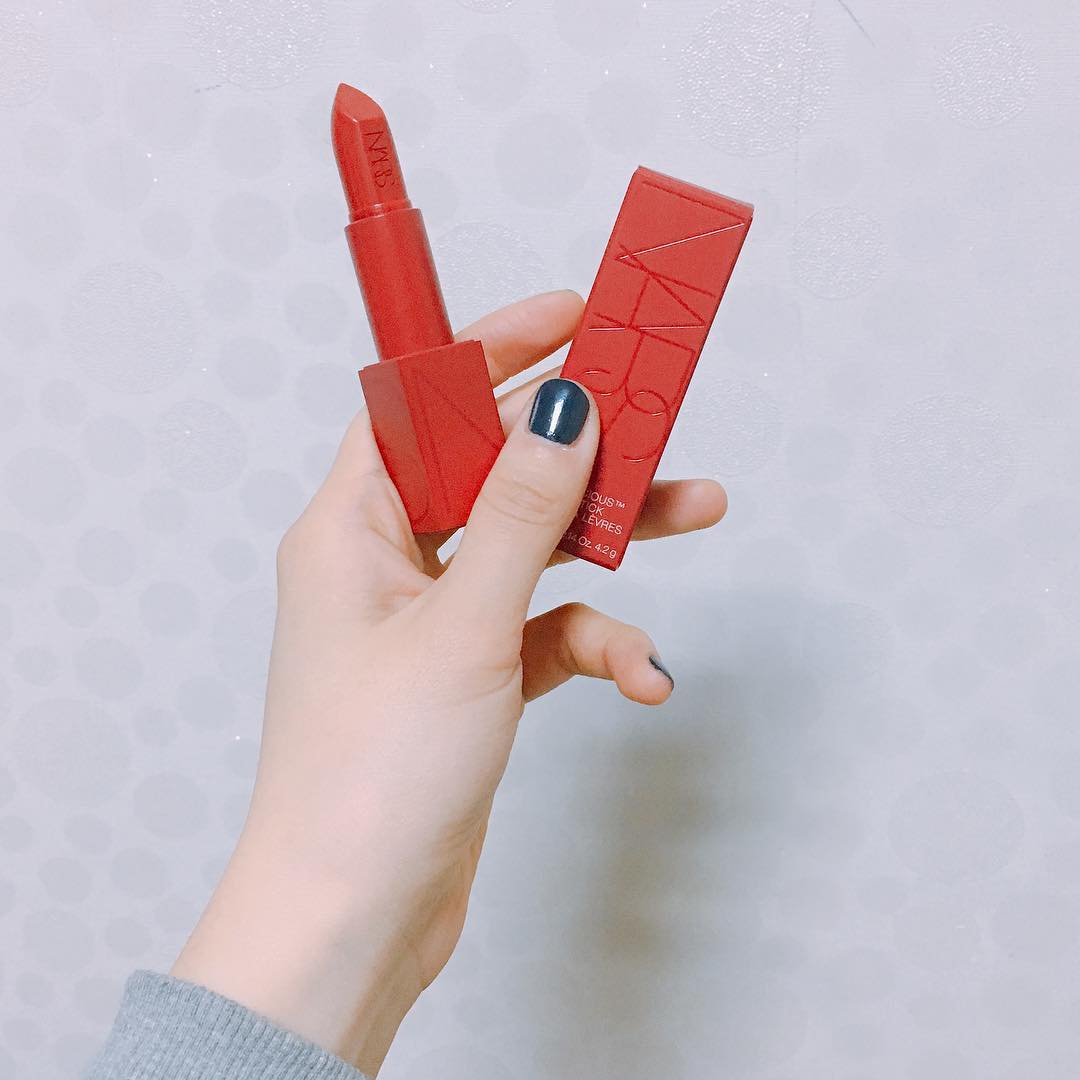 Hot girl Châu Bùi review cực kĩ 3 cây son đỏ nhiều dưỡng hot nhất thời gian qua - Ảnh 6. Hot girl Châu Bùi review cực kĩ 3 cây son đỏ nhiều dưỡng hot nhất thời gian qua - Ảnh 6.