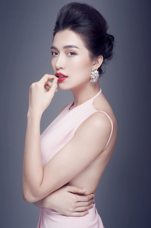 Clip: Năm mới Đinh Dậu đến rồi, cùng nghe dàn sao hot nhất Vbiz gửi lời chúc ấm áp, đầy hứng khởi nào! - Ảnh 11. Clip: Năm mới Đinh Dậu đến rồi, cùng nghe dàn sao hot nhất Vbiz gửi lời chúc ấm áp, đầy hứng khởi nào! - Ảnh 11.