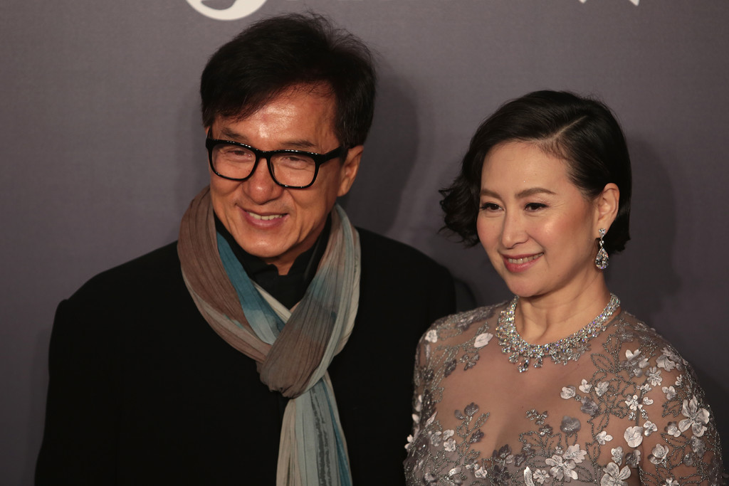 Hình ảnh CL khoe vòng một trong bộ váy thảm họa bỗng trở thành cảm hứng chế ảnh bất tận - Ảnh 12. Hình ảnh CL khoe vòng một trong bộ váy thảm họa bỗng trở thành cảm hứng chế ảnh bất tận - Ảnh 12.