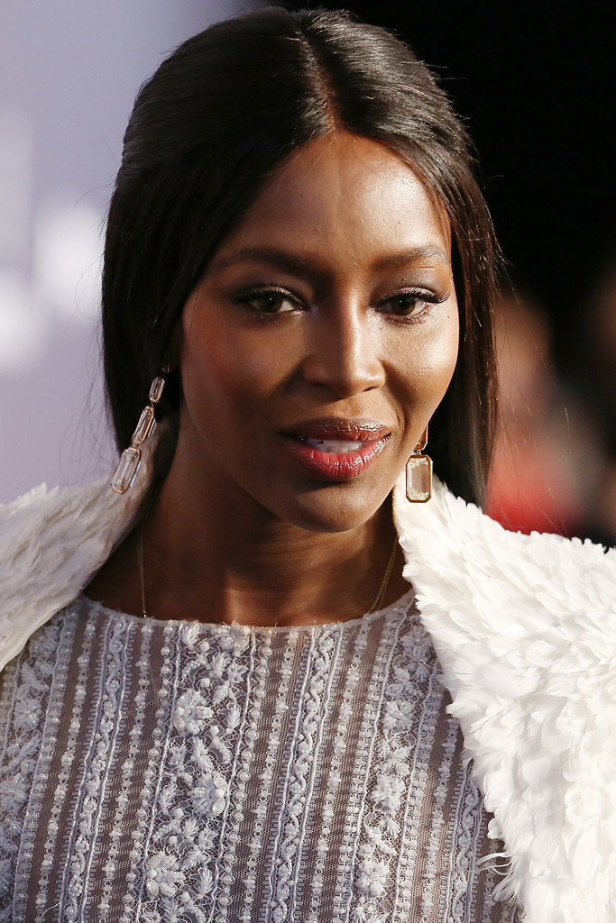 Hình ảnh CL khoe vòng một trong bộ váy thảm họa bỗng trở thành cảm hứng chế ảnh bất tận - Ảnh 14. Hình ảnh CL khoe vòng một trong bộ váy thảm họa bỗng trở thành cảm hứng chế ảnh bất tận - Ảnh 14.