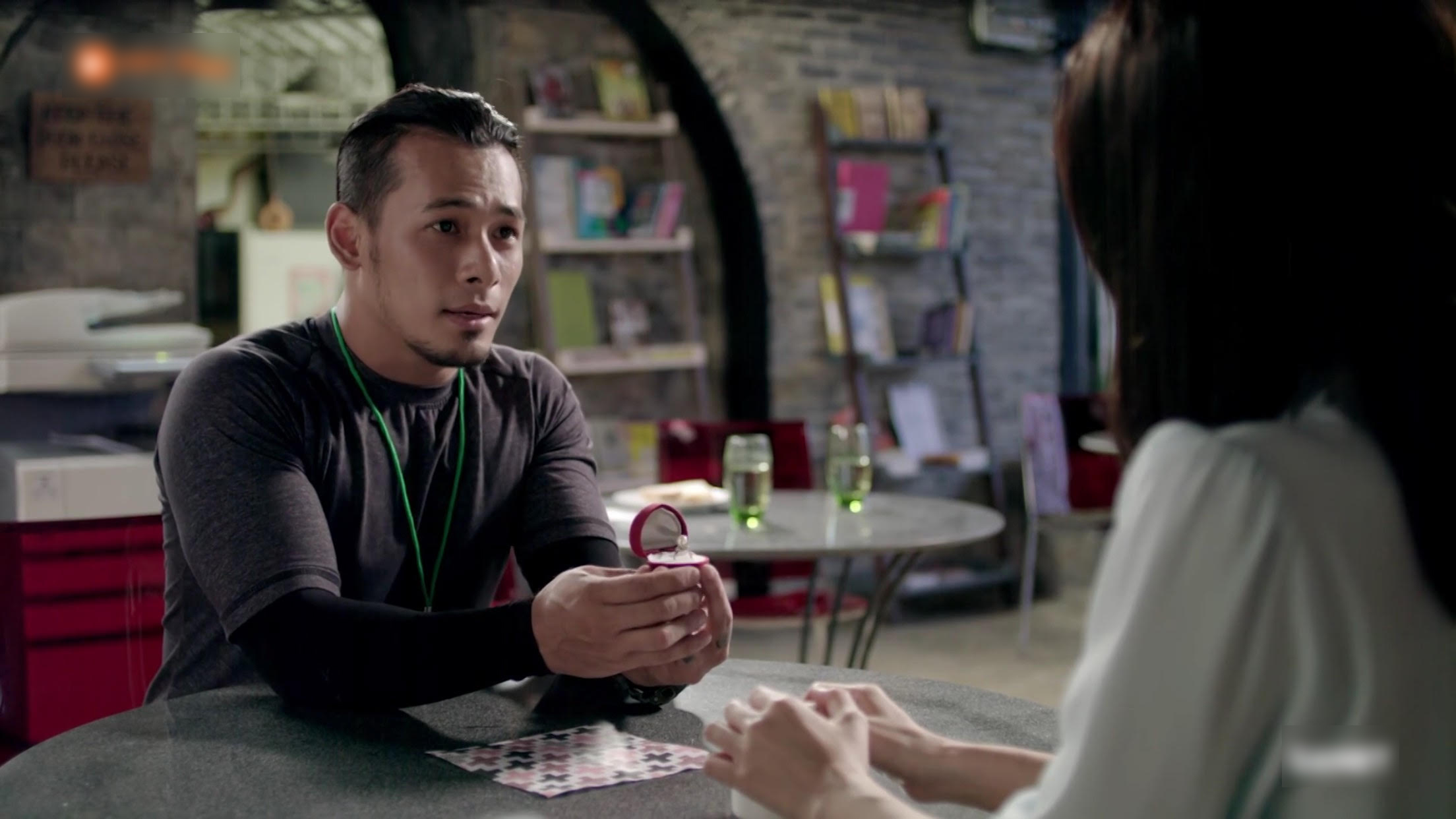 Glee Việt tập 6: Tập thể học sinh bị người yêu thầy Minh phát thuốc thần” để hát cho sung - Ảnh 12. Glee Việt tập 6: Tập thể học sinh bị người yêu thầy Minh phát thuốc thần” để hát cho sung - Ảnh 12.