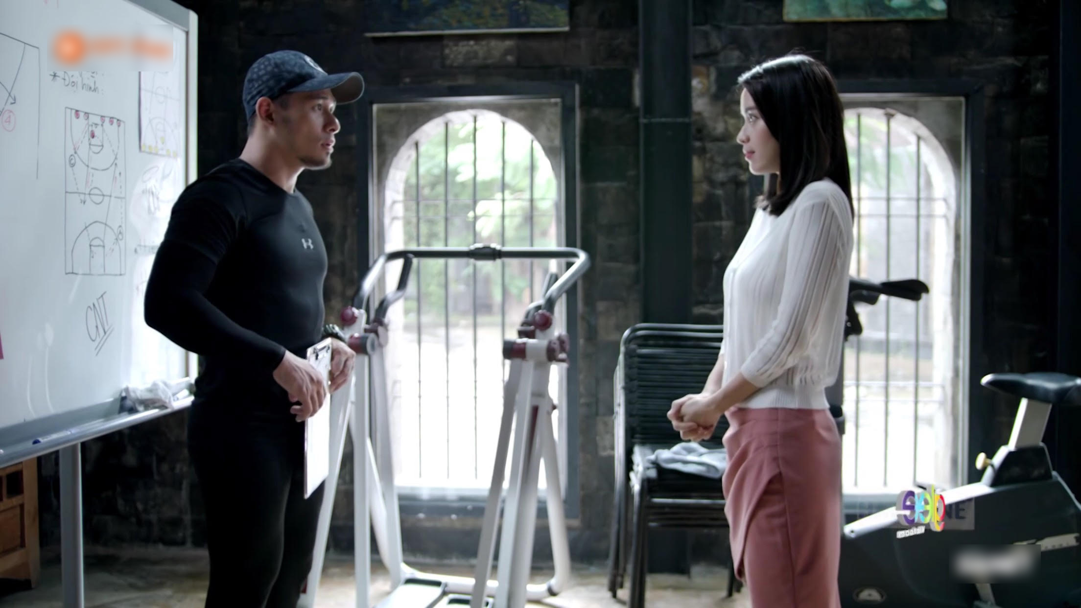 Glee Việt tập 6: Tập thể học sinh bị người yêu thầy Minh phát thuốc thần” để hát cho sung - Ảnh 17. Glee Việt tập 6: Tập thể học sinh bị người yêu thầy Minh phát thuốc thần” để hát cho sung - Ảnh 17.