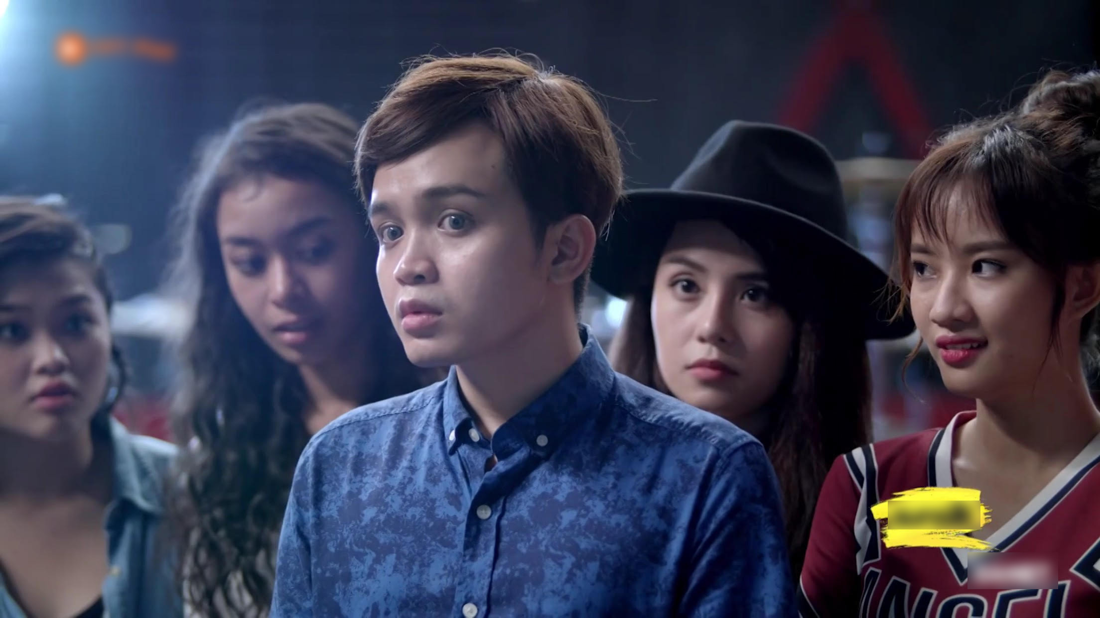 Glee Việt tập 6: Tập thể học sinh bị người yêu thầy Minh phát thuốc thần” để hát cho sung - Ảnh 2. Glee Việt tập 6: Tập thể học sinh bị người yêu thầy Minh phát thuốc thần” để hát cho sung - Ảnh 2.