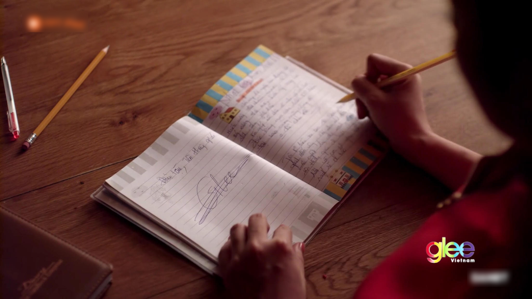 Glee Việt tập 6: Tập thể học sinh bị người yêu thầy Minh phát thuốc thần” để hát cho sung - Ảnh 3. Glee Việt tập 6: Tập thể học sinh bị người yêu thầy Minh phát thuốc thần” để hát cho sung - Ảnh 3.