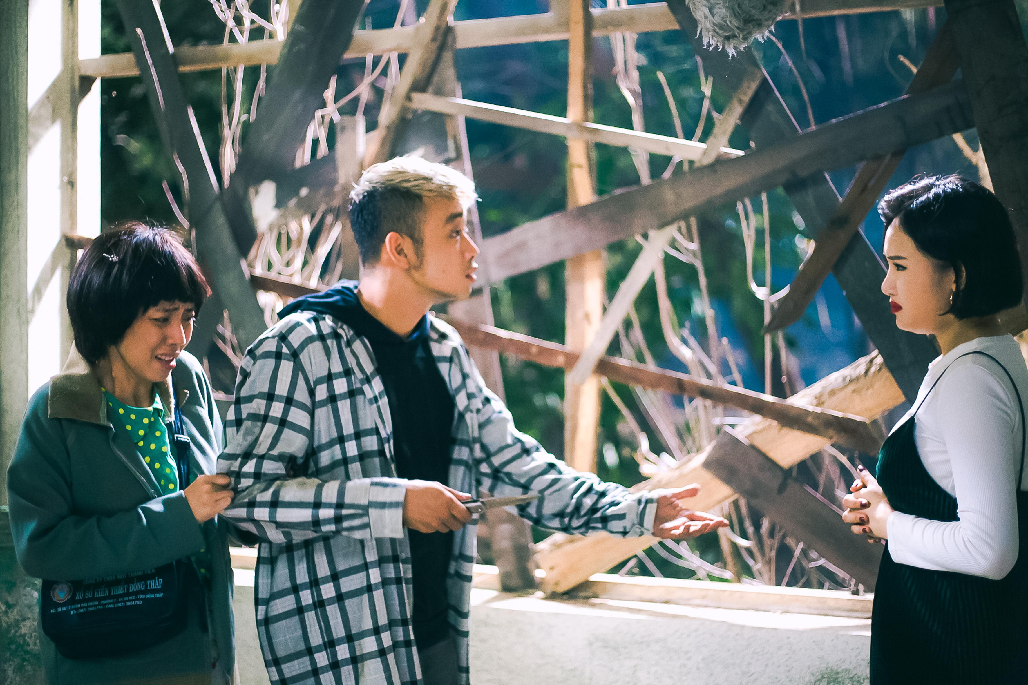 Nắng 2: Vẫn chỉ xúc động và... tạm được! - Ảnh 7. Nắng 2: Vẫn chỉ xúc động và... tạm được! - Ảnh 7.