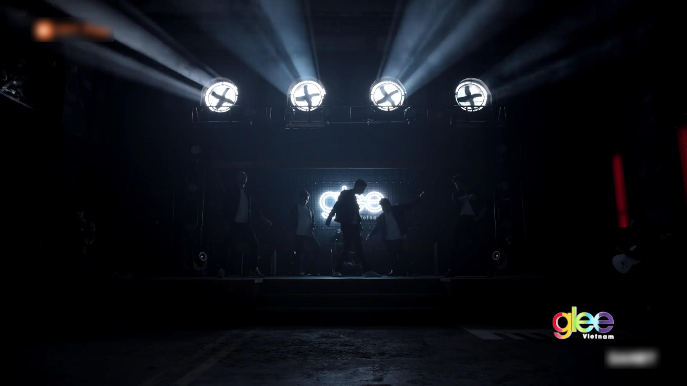 Glee Việt tập 6: Tập thể học sinh bị người yêu thầy Minh phát thuốc thần” để hát cho sung - Ảnh 9. Glee Việt tập 6: Tập thể học sinh bị người yêu thầy Minh phát thuốc thần” để hát cho sung - Ảnh 9.