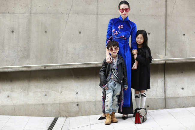 Không phá cách hay nổi loạn, Trương Thanh Trúc nổi bật với áo dài tại Tuần lễ thời trang Seoul 2017 - Ảnh 2.