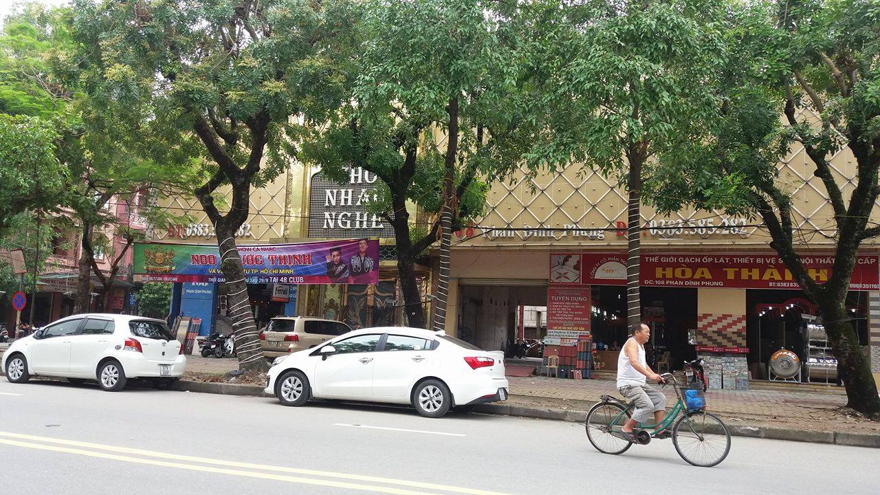 Nghệ An: Dùng súng truy sát tại quán karaoke trong đêm, 4 người nhập viện - Ảnh 1. Nghệ An: Dùng súng truy sát tại quán karaoke trong đêm, 4 người nhập viện - Ảnh 1.