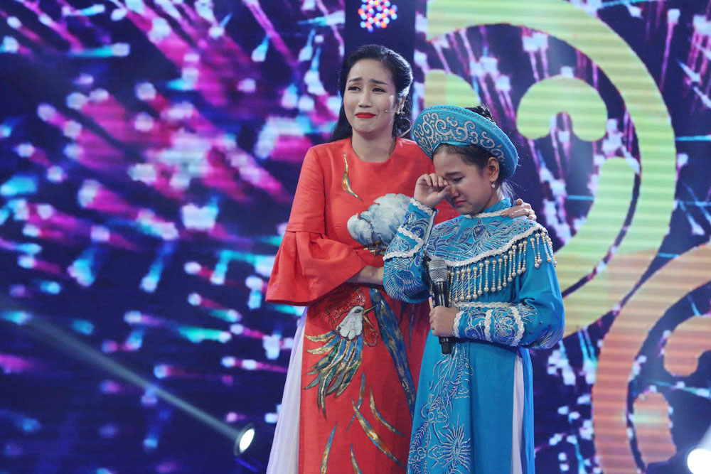 Cô bé Nghệ An khiến mẹ bật khóc trên truyền hình, khán giả bật dậy vỗ tay - Ảnh 13. Cô bé Nghệ An khiến mẹ bật khóc trên truyền hình, khán giả bật dậy vỗ tay - Ảnh 13.