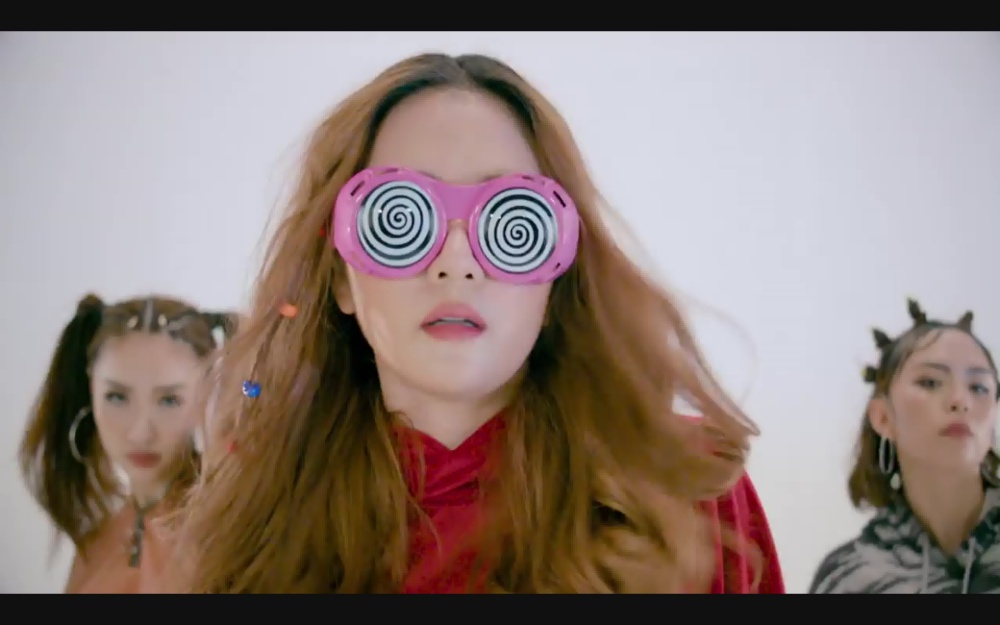 Thiều Bảo Trang hóa thân 4 hình tượng, đốt mắt với vũ đạo nóng bỏng trong teaser MV nửa tỷ - Ảnh 2. Thiều Bảo Trang hóa thân 4 hình tượng, đốt mắt với vũ đạo nóng bỏng trong teaser MV nửa tỷ - Ảnh 2.