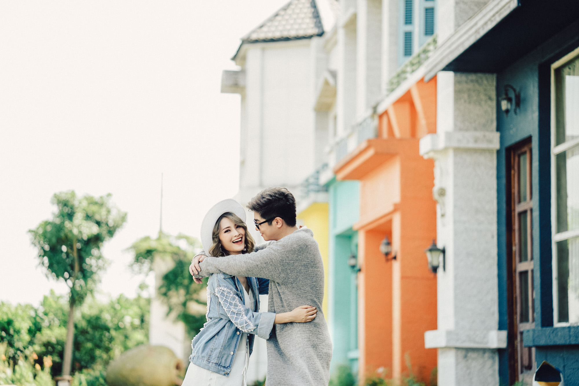 Bất chấp thời tiết đến 42 độ, Bùi Anh Tuấn vẫn chịu khó mặc áo dày, diễn sâu cho hợp không gian mùa Thu trong MV mới - Ảnh 4. Bất chấp thời tiết đến 42 độ, Bùi Anh Tuấn vẫn chịu khó mặc áo dày, diễn sâu cho hợp không gian mùa Thu trong MV mới - Ảnh 4.