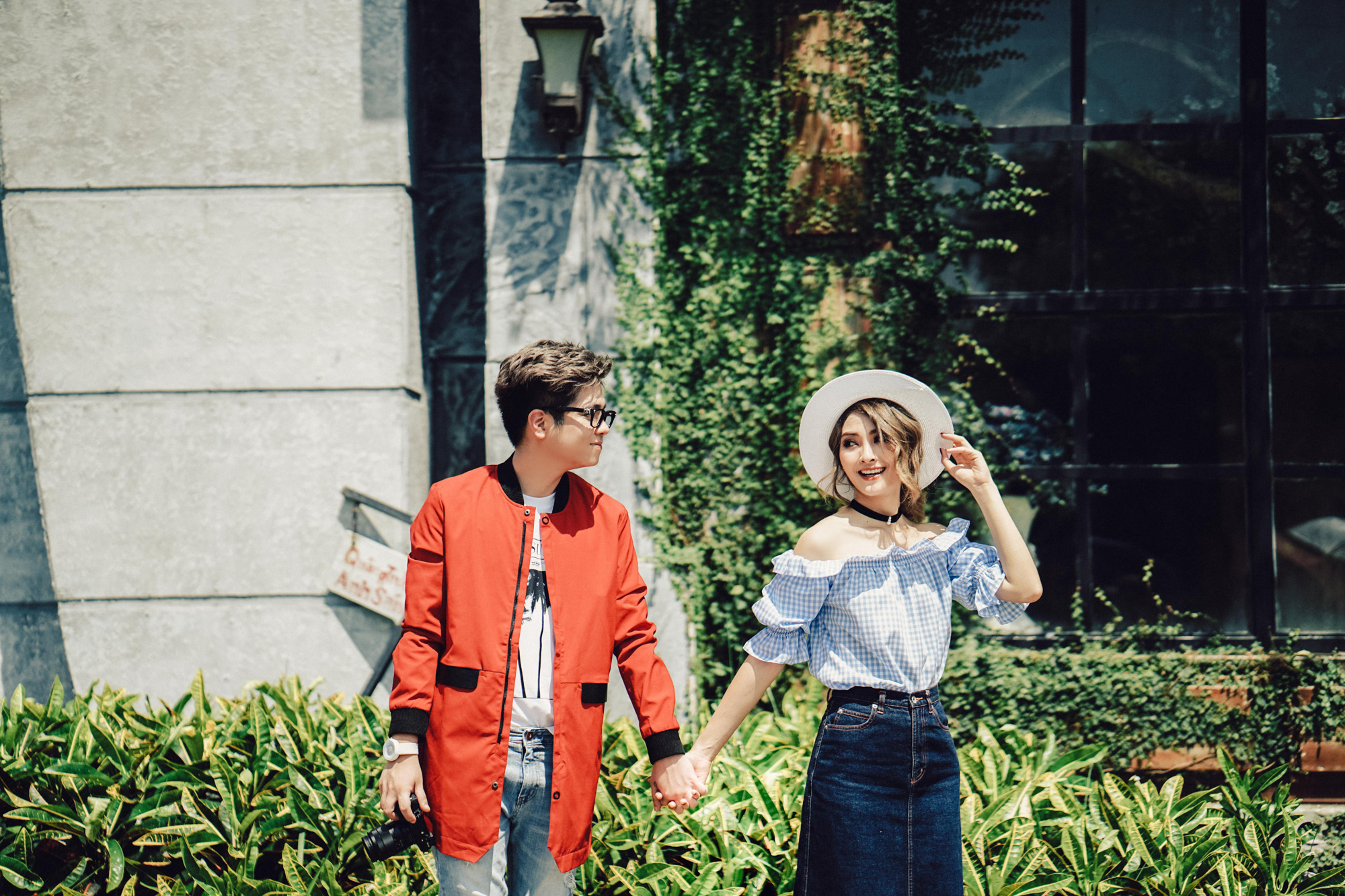 Bất chấp thời tiết đến 42 độ, Bùi Anh Tuấn vẫn chịu khó mặc áo dày, diễn sâu cho hợp không gian mùa Thu trong MV mới - Ảnh 6. Bất chấp thời tiết đến 42 độ, Bùi Anh Tuấn vẫn chịu khó mặc áo dày, diễn sâu cho hợp không gian mùa Thu trong MV mới - Ảnh 6.