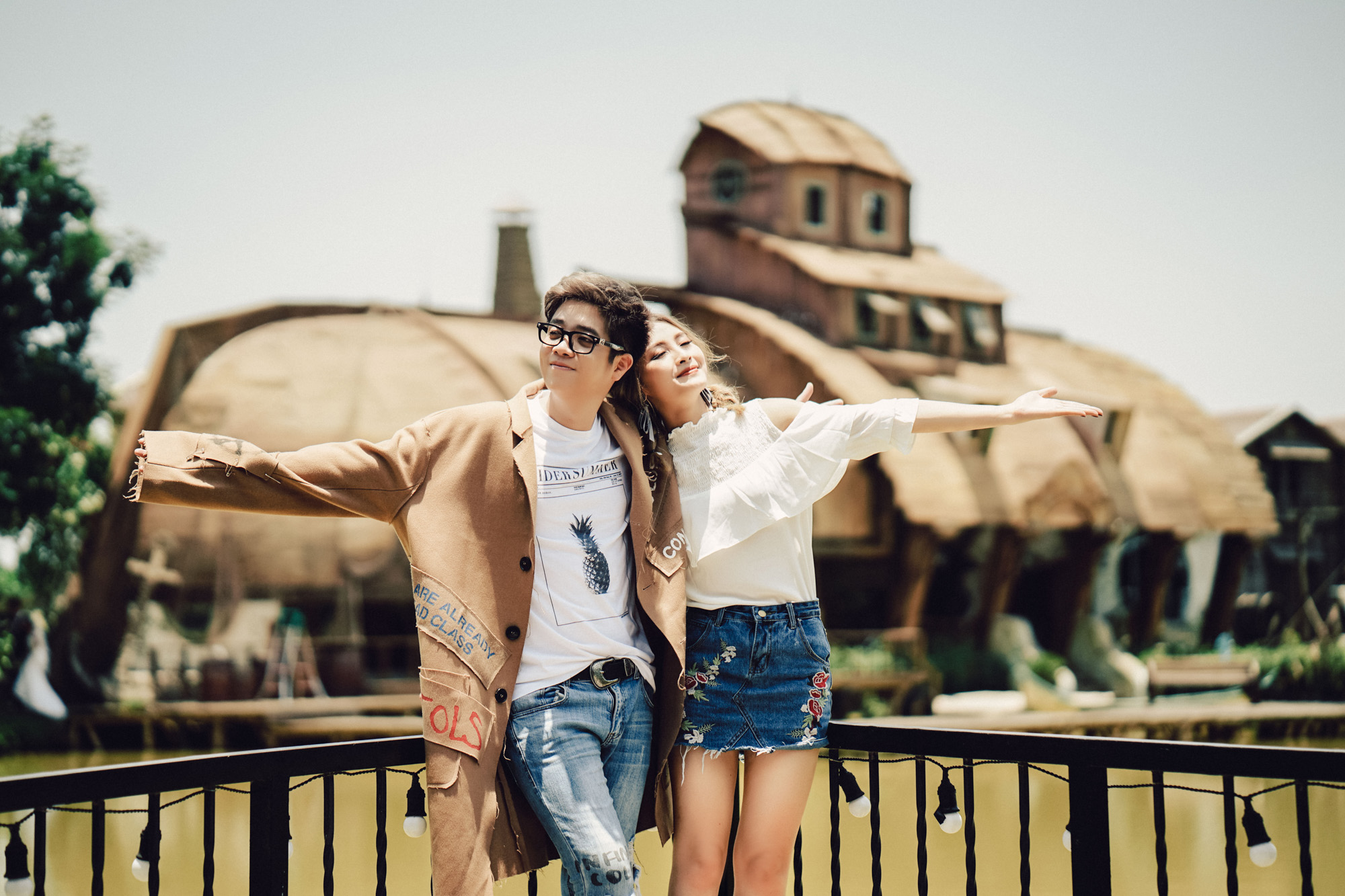 Bất chấp thời tiết đến 42 độ, Bùi Anh Tuấn vẫn chịu khó mặc áo dày, diễn sâu cho hợp không gian mùa Thu trong MV mới - Ảnh 7. Bất chấp thời tiết đến 42 độ, Bùi Anh Tuấn vẫn chịu khó mặc áo dày, diễn sâu cho hợp không gian mùa Thu trong MV mới - Ảnh 7.