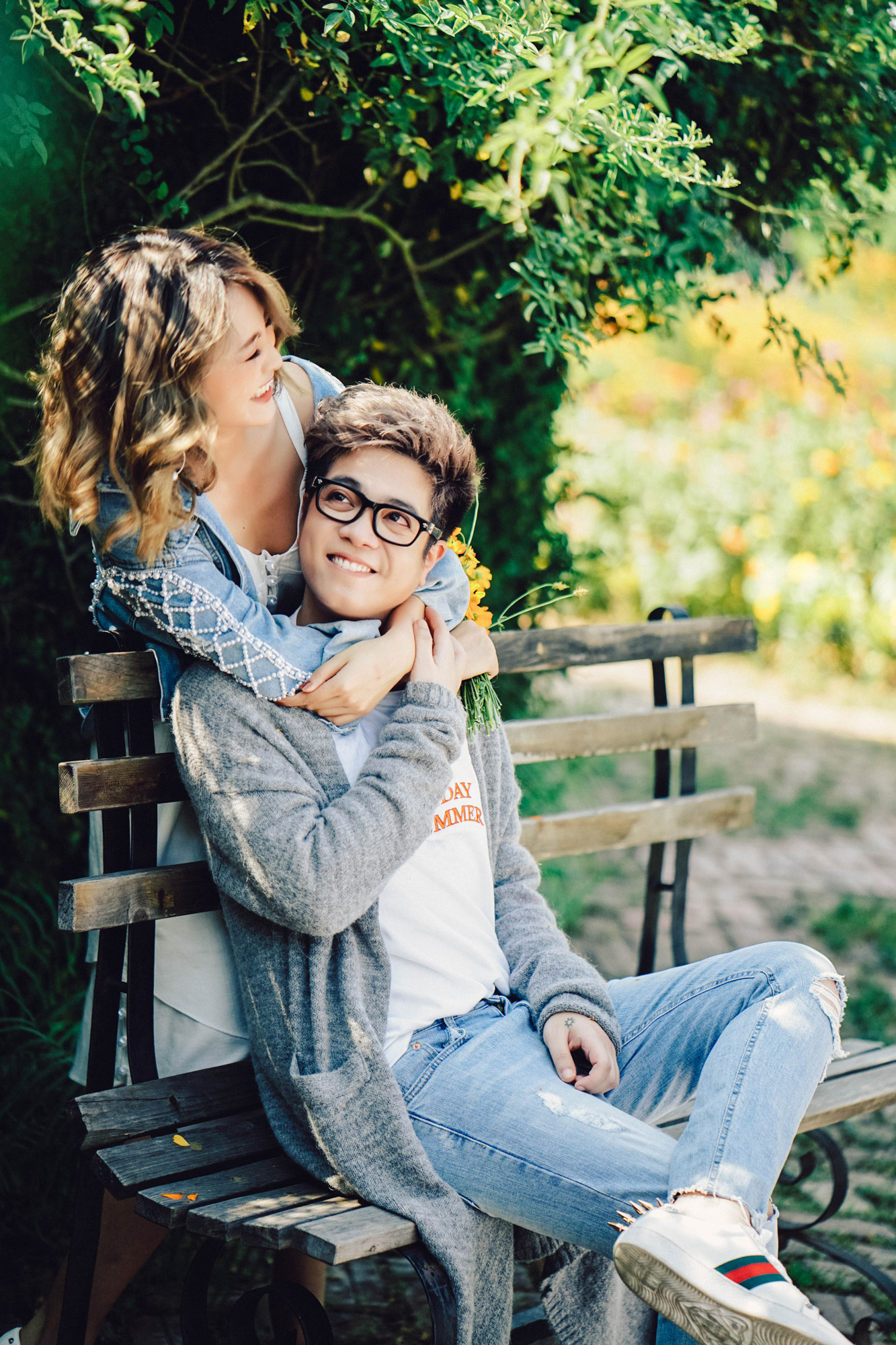 Bất chấp thời tiết đến 42 độ, Bùi Anh Tuấn vẫn chịu khó mặc áo dày, diễn sâu cho hợp không gian mùa Thu trong MV mới - Ảnh 10. Bất chấp thời tiết đến 42 độ, Bùi Anh Tuấn vẫn chịu khó mặc áo dày, diễn sâu cho hợp không gian mùa Thu trong MV mới - Ảnh 10.