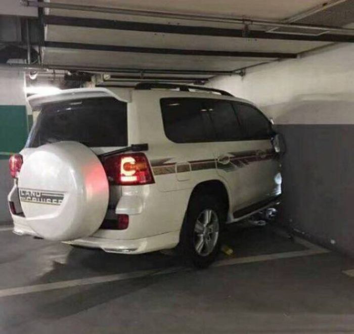 18 vụ tai nạn xe hơi ngớ ngẩn nhất mọi thời đại - Ảnh 9. 18 vụ tai nạn xe hơi ngớ ngẩn nhất mọi thời đại - Ảnh 9.