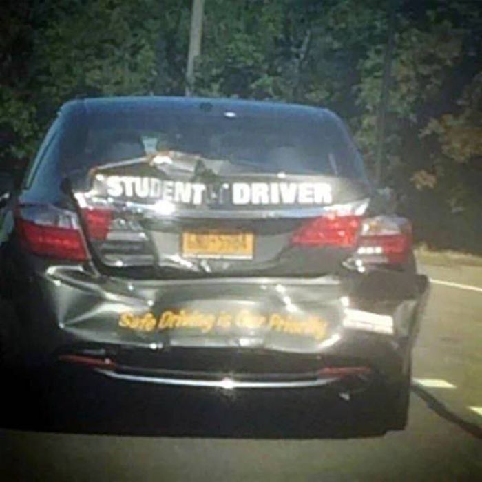 18 vụ tai nạn xe hơi ngớ ngẩn nhất mọi thời đại - Ảnh 17. 18 vụ tai nạn xe hơi ngớ ngẩn nhất mọi thời đại - Ảnh 17.