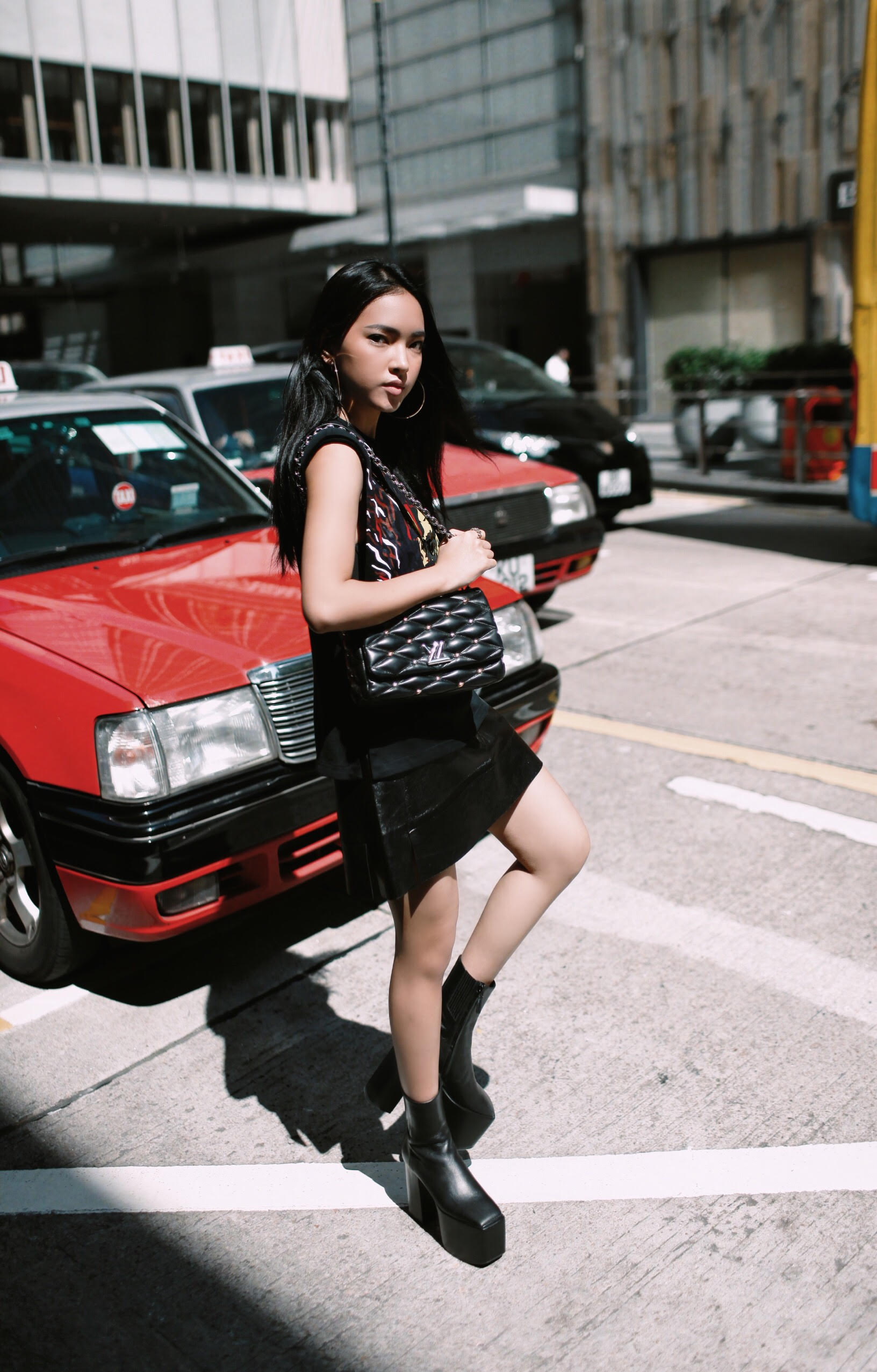 Không mời sao Việt nào, nhưng Louis Vuitton lại mời Châu Bùi tham dự sự kiện ra mắt BST Cruise 2018 tại Hong Kong - Ảnh 3. Không mời sao Việt nào, nhưng Louis Vuitton lại mời Châu Bùi tham dự sự kiện ra mắt BST Cruise 2018 tại Hong Kong - Ảnh 3.