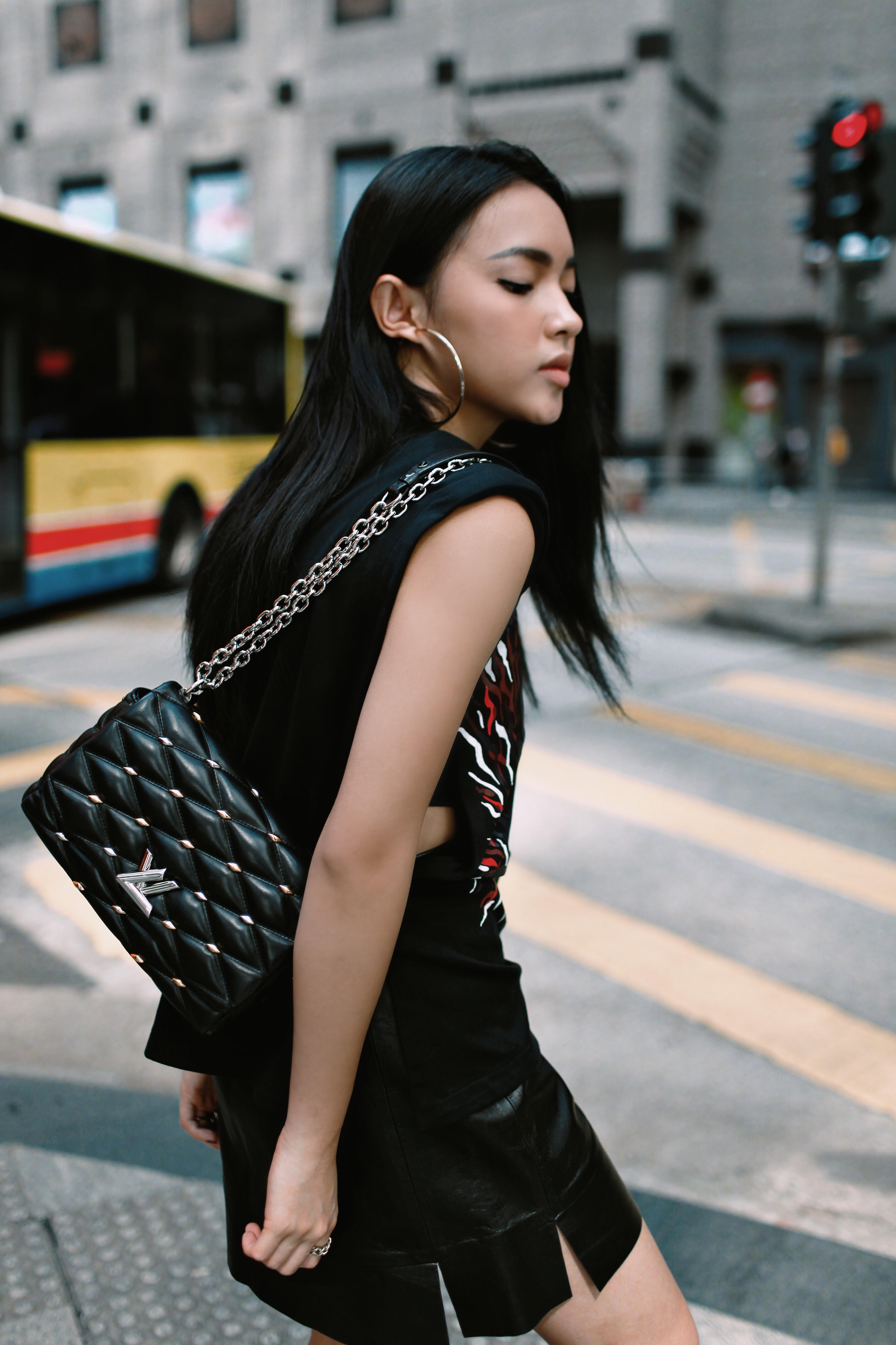 Không mời sao Việt nào, nhưng Louis Vuitton lại mời Châu Bùi tham dự sự kiện ra mắt BST Cruise 2018 tại Hong Kong - Ảnh 5. Không mời sao Việt nào, nhưng Louis Vuitton lại mời Châu Bùi tham dự sự kiện ra mắt BST Cruise 2018 tại Hong Kong - Ảnh 5.