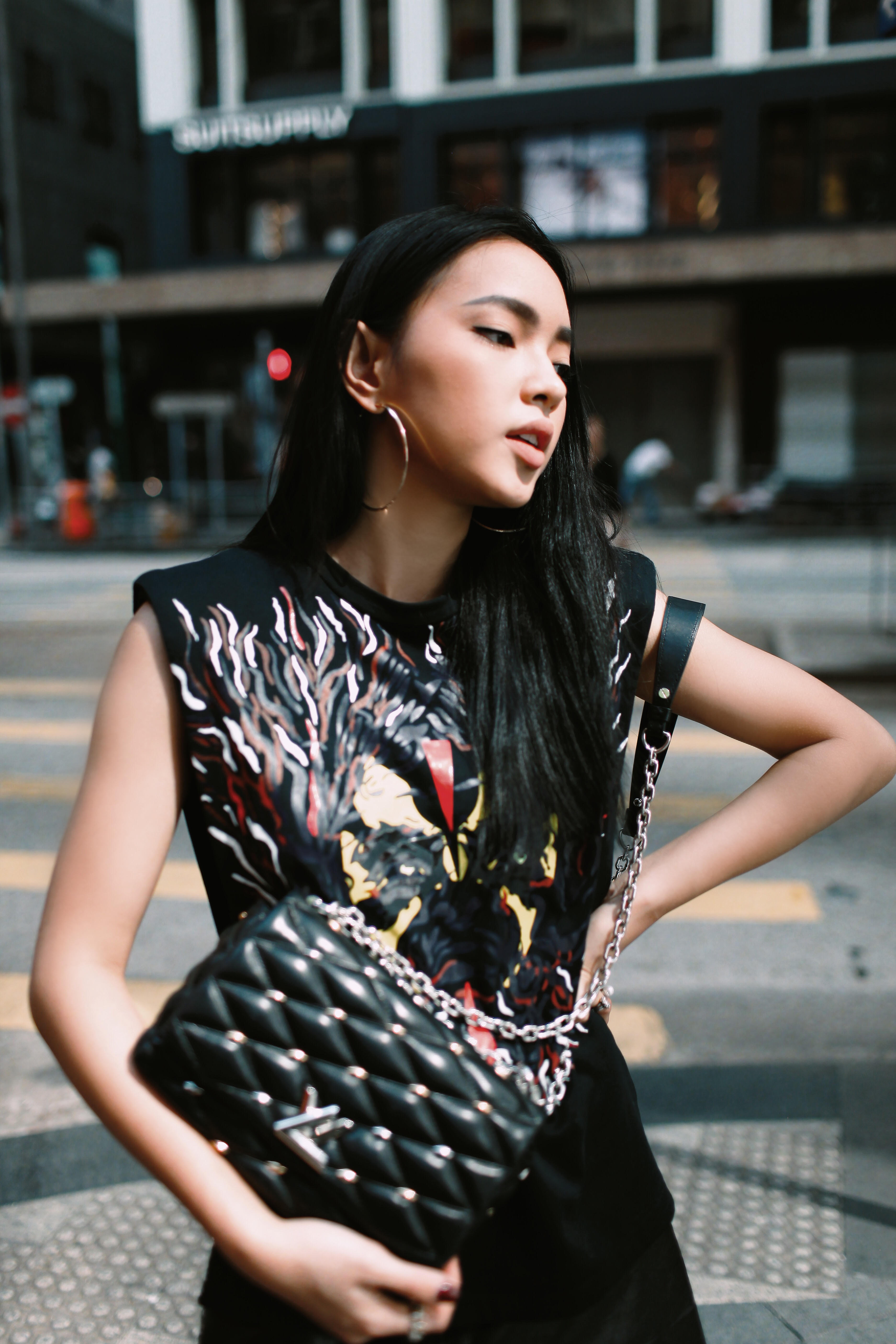 Không mời sao Việt nào, nhưng Louis Vuitton lại mời Châu Bùi tham dự sự kiện ra mắt BST Cruise 2018 tại Hong Kong - Ảnh 7. Không mời sao Việt nào, nhưng Louis Vuitton lại mời Châu Bùi tham dự sự kiện ra mắt BST Cruise 2018 tại Hong Kong - Ảnh 7.