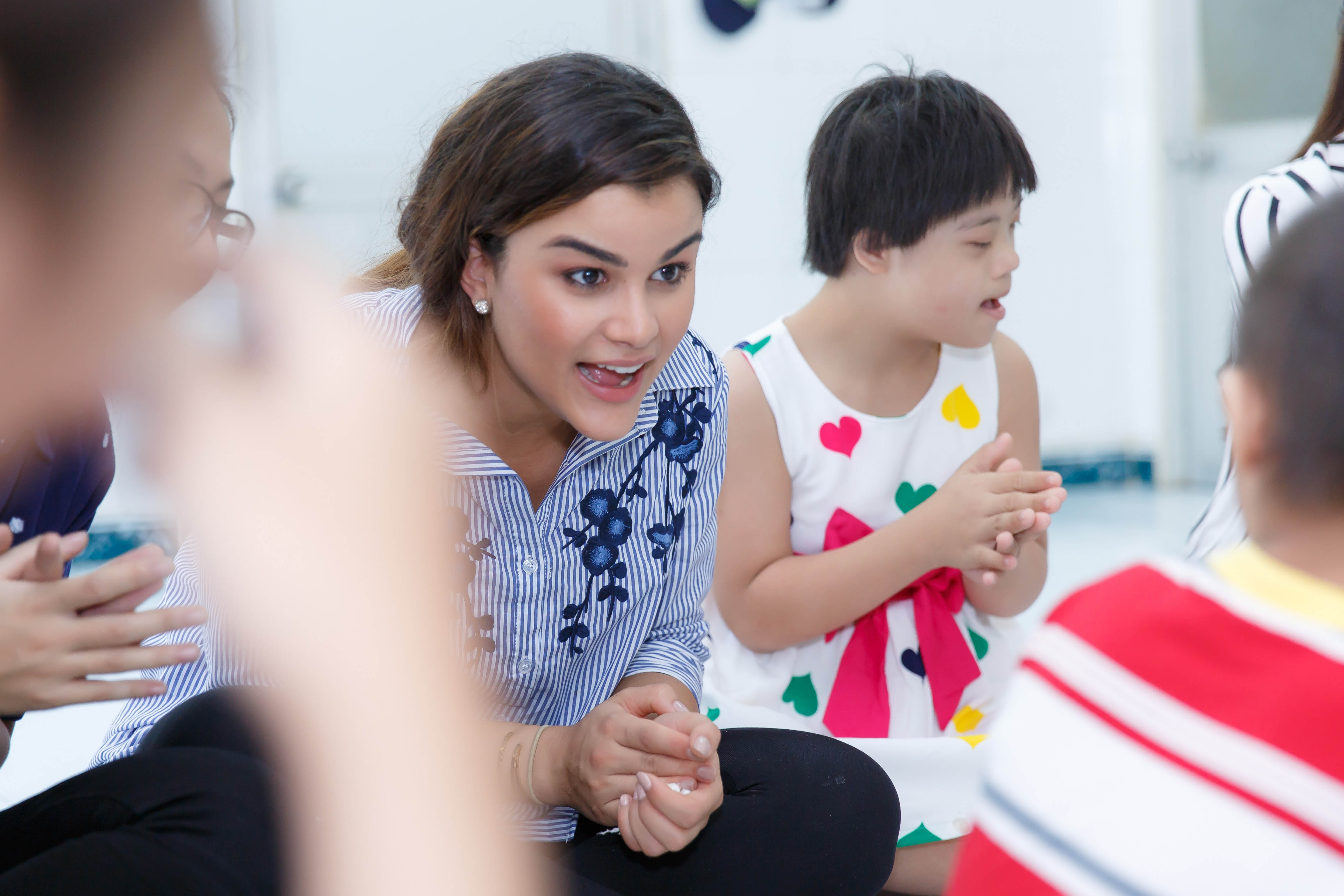 Phạm Hương, Lệ Hằng cùng Hoa hậu Dominica giản dị về Củ Chi làm từ thiện - Ảnh 8. Phạm Hương, Lệ Hằng cùng Hoa hậu Dominica giản dị về Củ Chi làm từ thiện - Ảnh 8.