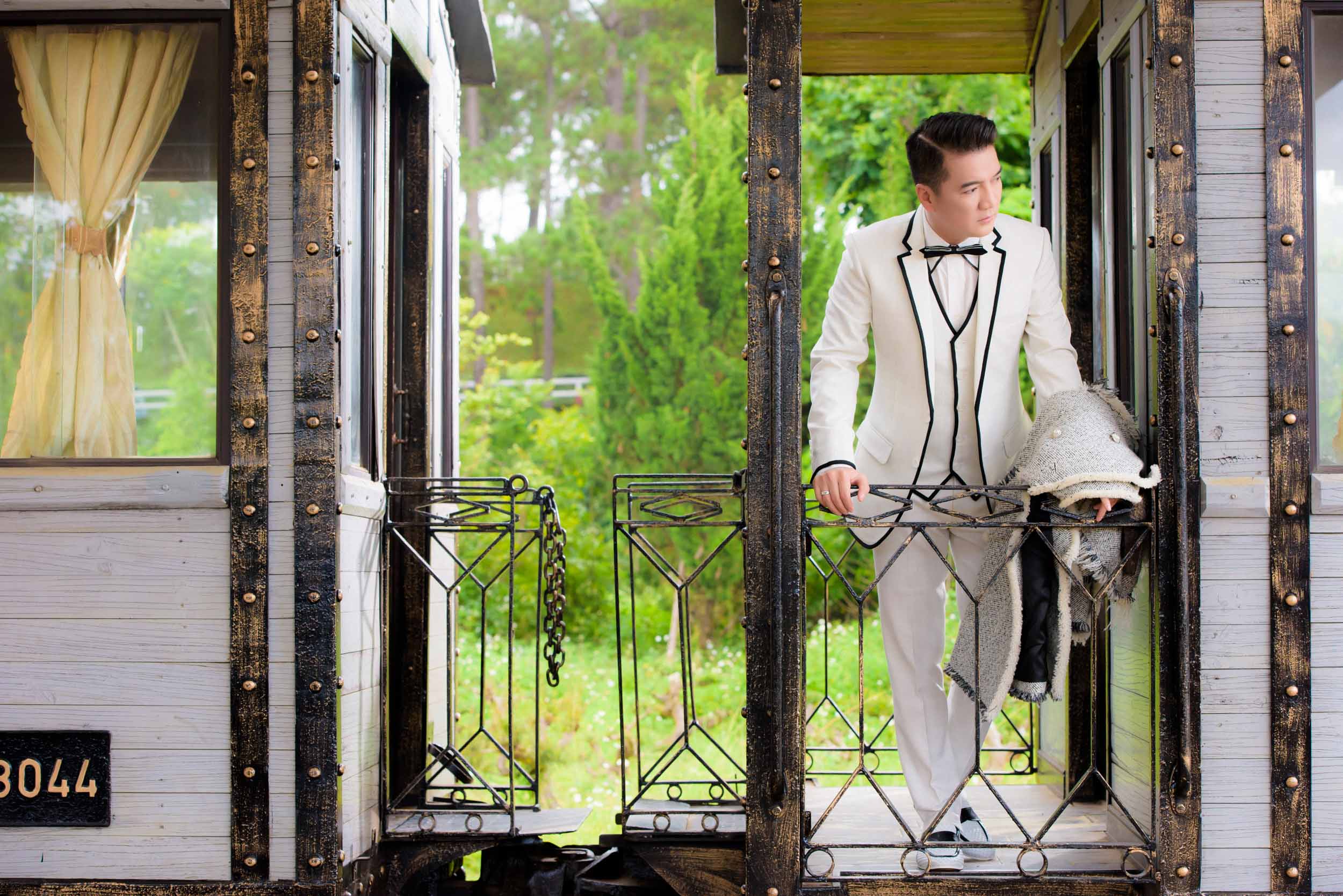 Đàm Vĩnh Hưng đến nơi bắt đầu cuộc tình đẹp nhất cuộc đời quay MV mới, kể chuyện cô đơn, bị phụ tình - Ảnh 6. Đàm Vĩnh Hưng đến nơi bắt đầu cuộc tình đẹp nhất cuộc đời quay MV mới, kể chuyện cô đơn, bị phụ tình - Ảnh 6.