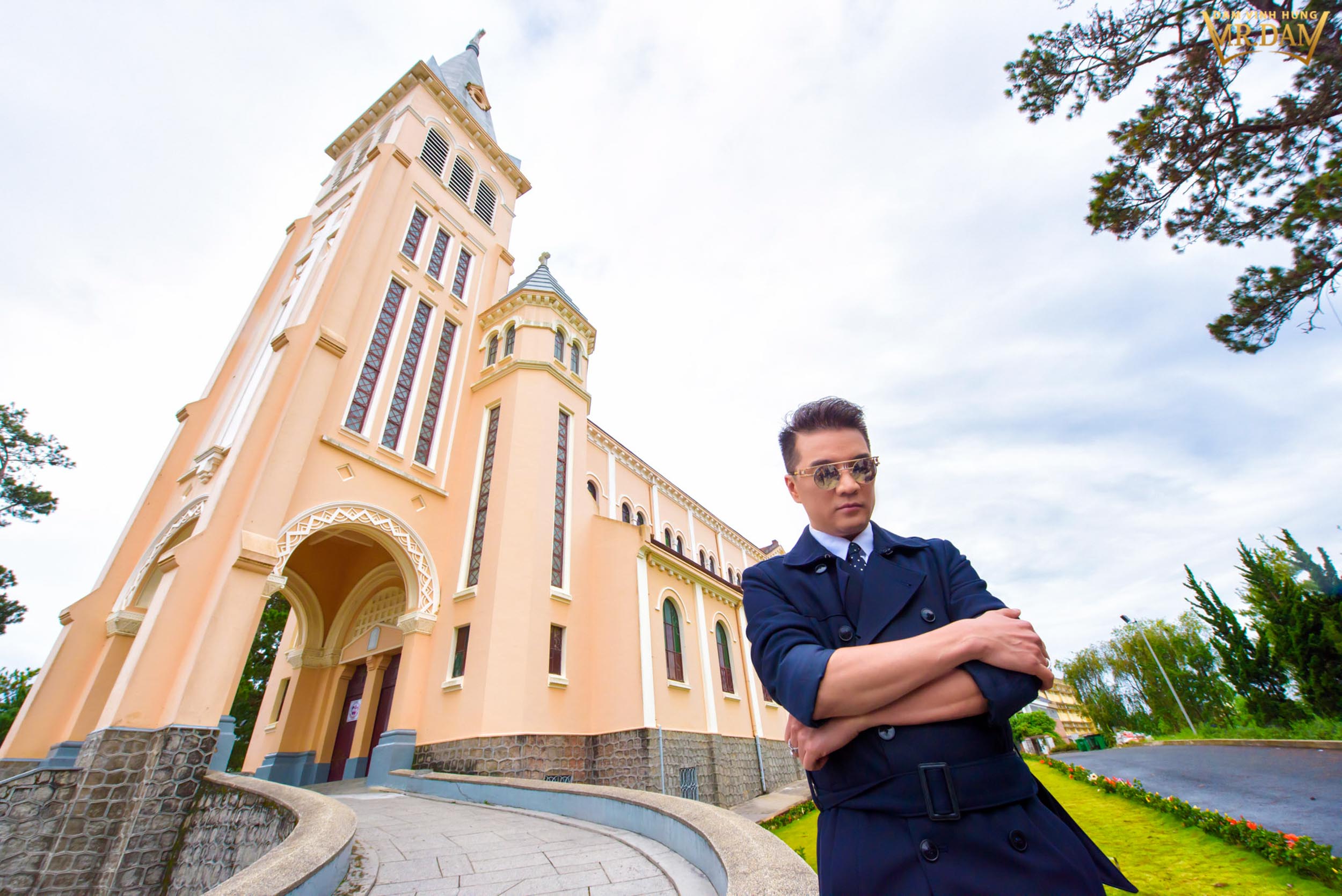 Đàm Vĩnh Hưng đến nơi bắt đầu cuộc tình đẹp nhất cuộc đời quay MV mới, kể chuyện cô đơn, bị phụ tình - Ảnh 8. Đàm Vĩnh Hưng đến nơi bắt đầu cuộc tình đẹp nhất cuộc đời quay MV mới, kể chuyện cô đơn, bị phụ tình - Ảnh 8.