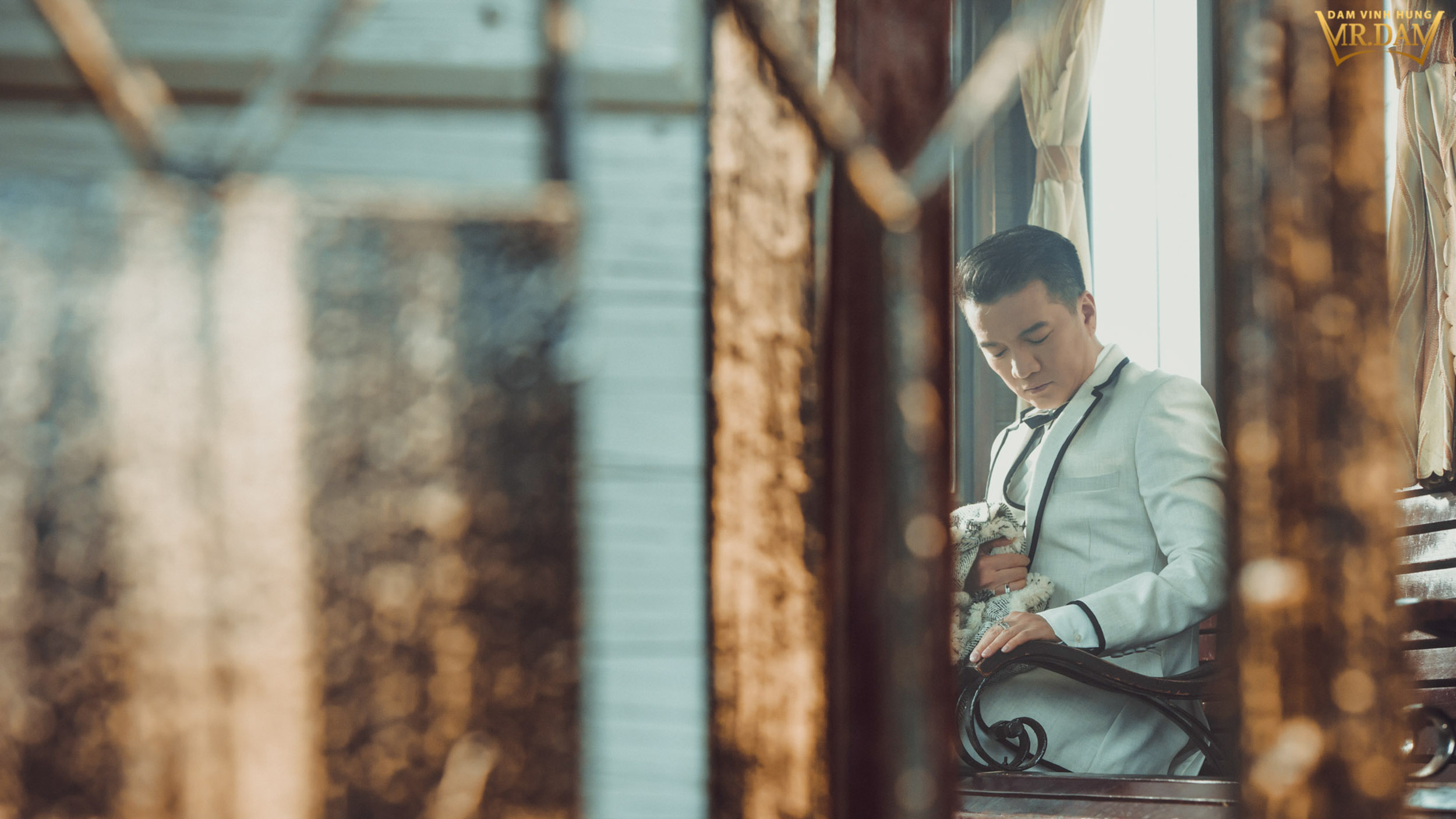 Đàm Vĩnh Hưng đến nơi bắt đầu cuộc tình đẹp nhất cuộc đời quay MV mới, kể chuyện cô đơn, bị phụ tình - Ảnh 3. Đàm Vĩnh Hưng đến nơi bắt đầu cuộc tình đẹp nhất cuộc đời quay MV mới, kể chuyện cô đơn, bị phụ tình - Ảnh 3.