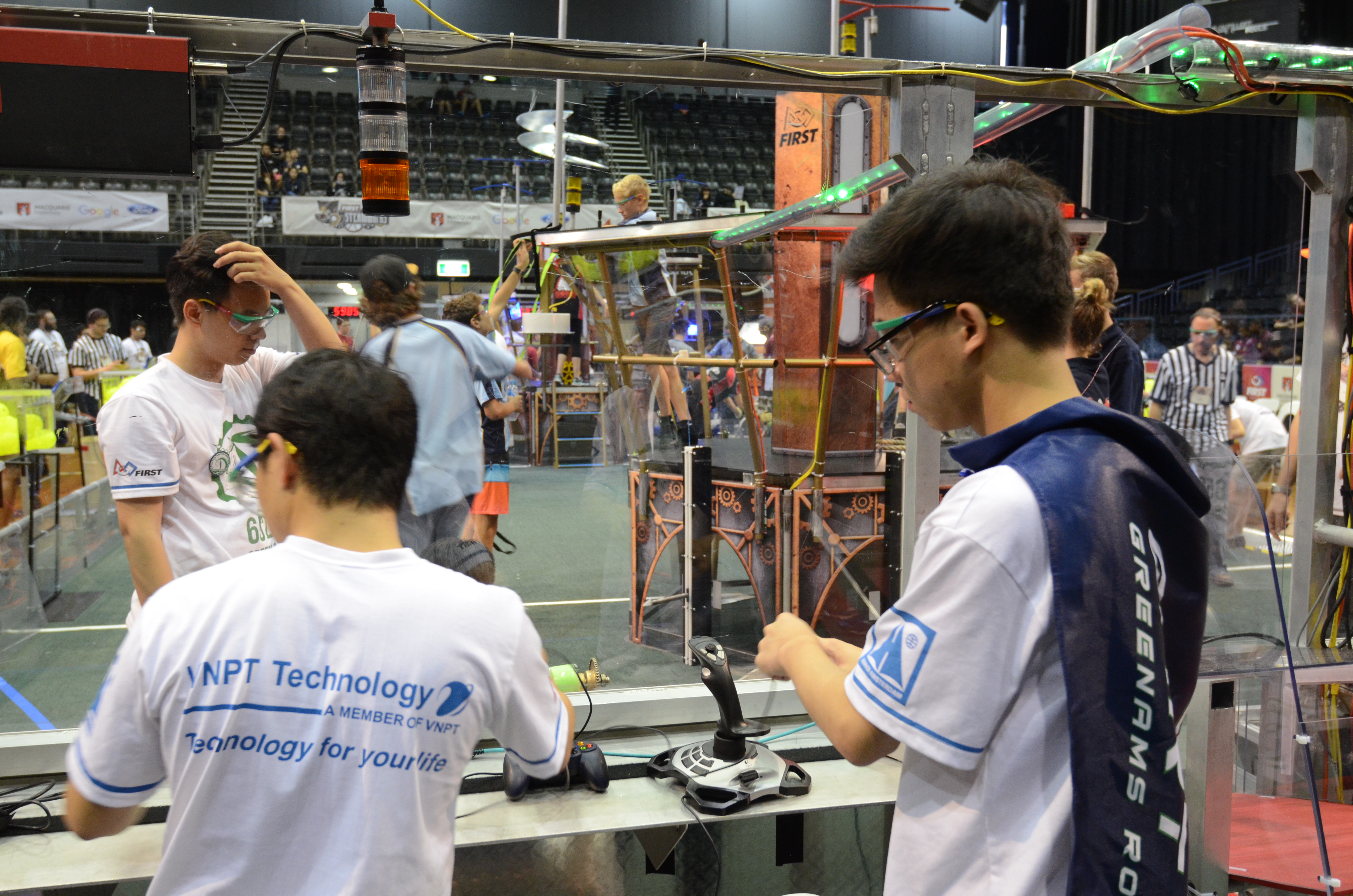 Trường Ams có nhóm học sinh đầu tiên của Việt Nam đi thi robot quốc tế - Ảnh 6. Trường Ams có nhóm học sinh đầu tiên của Việt Nam đi thi robot quốc tế - Ảnh 6.