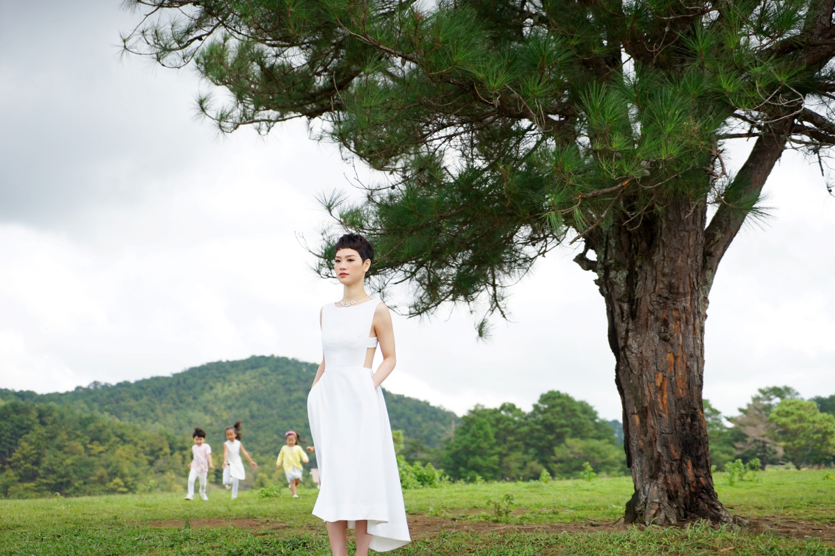 Bồi hồi với câu chuyện tình bạn trong MV nhạc phim Đời cho ta bao lần đôi mươi do vợ chồng Tú Vi - Văn Anh sáng tác - Ảnh 3. Bồi hồi với câu chuyện tình bạn trong MV nhạc phim Đời cho ta bao lần đôi mươi do vợ chồng Tú Vi - Văn Anh sáng tác - Ảnh 3.