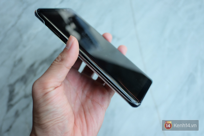 Galaxy S8 Plus RAM 6 GB đã có mặt ở Việt Nam, giá 25,8 triệu đồng - Ảnh 4. Galaxy S8 Plus RAM 6 GB đã có mặt ở Việt Nam, giá 25,8 triệu đồng - Ảnh 4.