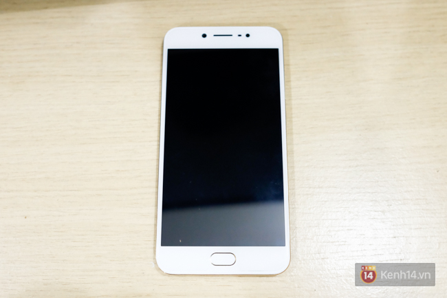 Đánh giá Vivo V5s: Thiết kế đẹp, cấu hình ổn, camera selfie 20 MP ấn tượng - Ảnh 2. Đánh giá Vivo V5s: Thiết kế đẹp, cấu hình ổn, camera selfie 20 MP ấn tượng - Ảnh 2.