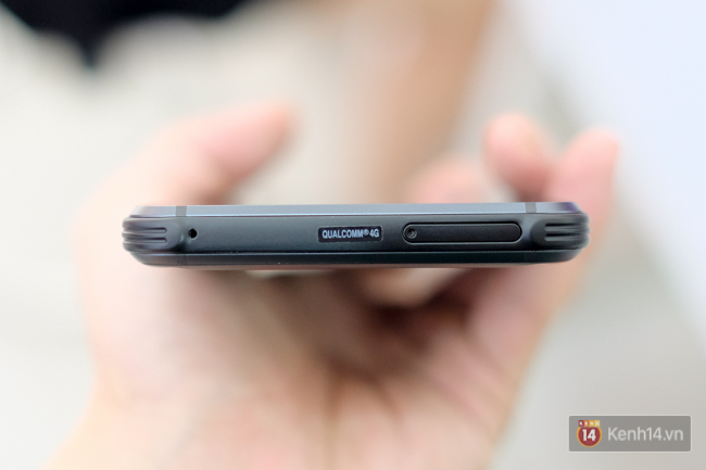 Trên tay Galaxy S8 Active vừa về Việt Nam: Thiết kế hầm hố, cầm nắm rất thoải mái và giá 16,9 triệu đồng - Ảnh 6. Trên tay Galaxy S8 Active vừa về Việt Nam: Thiết kế hầm hố, cầm nắm rất thoải mái và giá 16,9 triệu đồng - Ảnh 6.