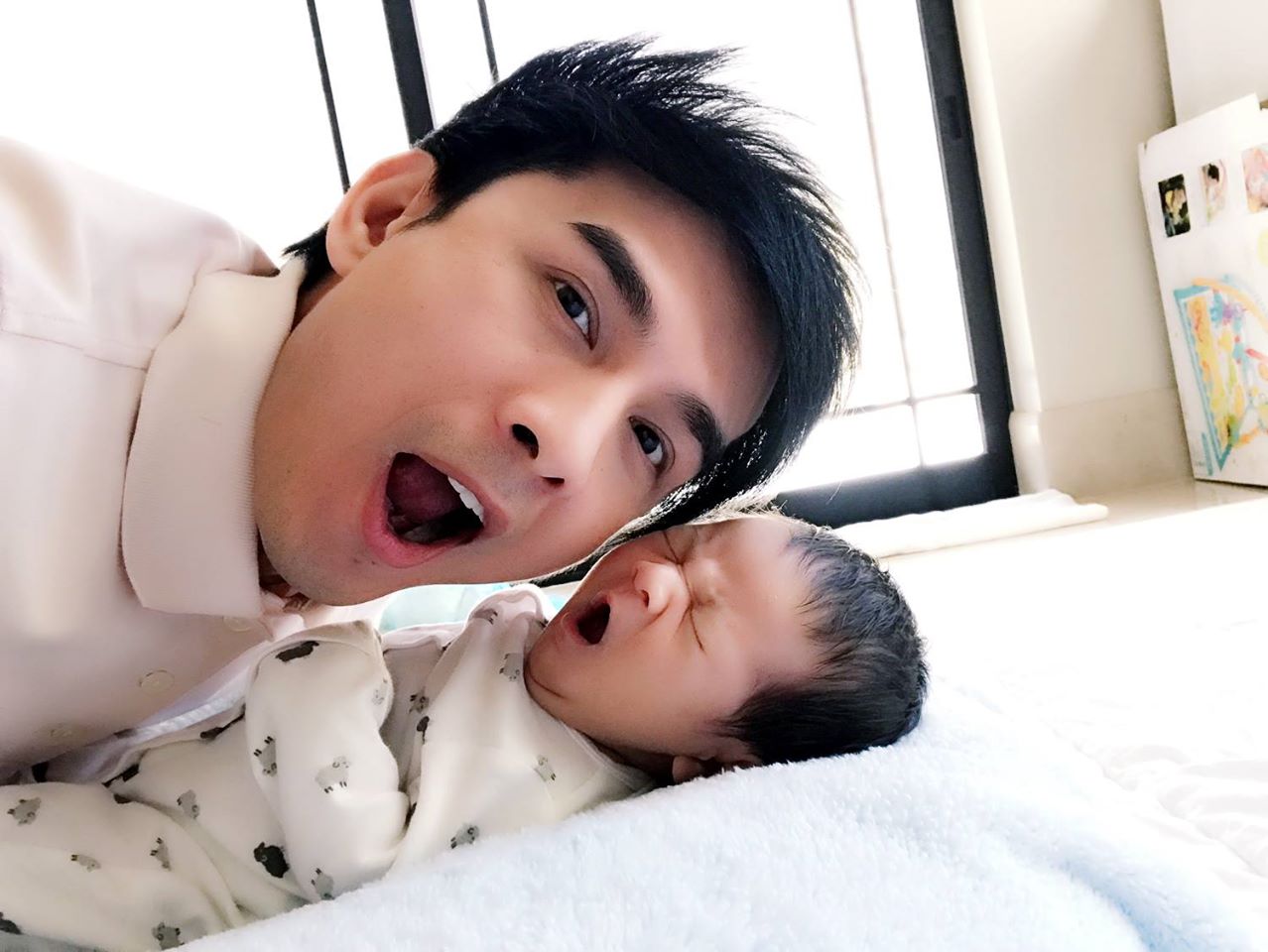 Đan Trường hào hứng khoe ảnh quý tử đáng yêu tròn một tháng tuổi - Ảnh 2. Đan Trường hào hứng khoe ảnh quý tử đáng yêu tròn một tháng tuổi - Ảnh 2.