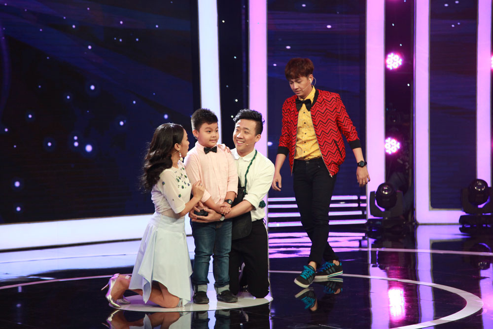 Cậu bé 7 tuổi biểu diễn Đờn ca tài tử khiến khán giả truyền hình bất ngờ - Ảnh 9. Cậu bé 7 tuổi biểu diễn Đờn ca tài tử khiến khán giả truyền hình bất ngờ - Ảnh 9.