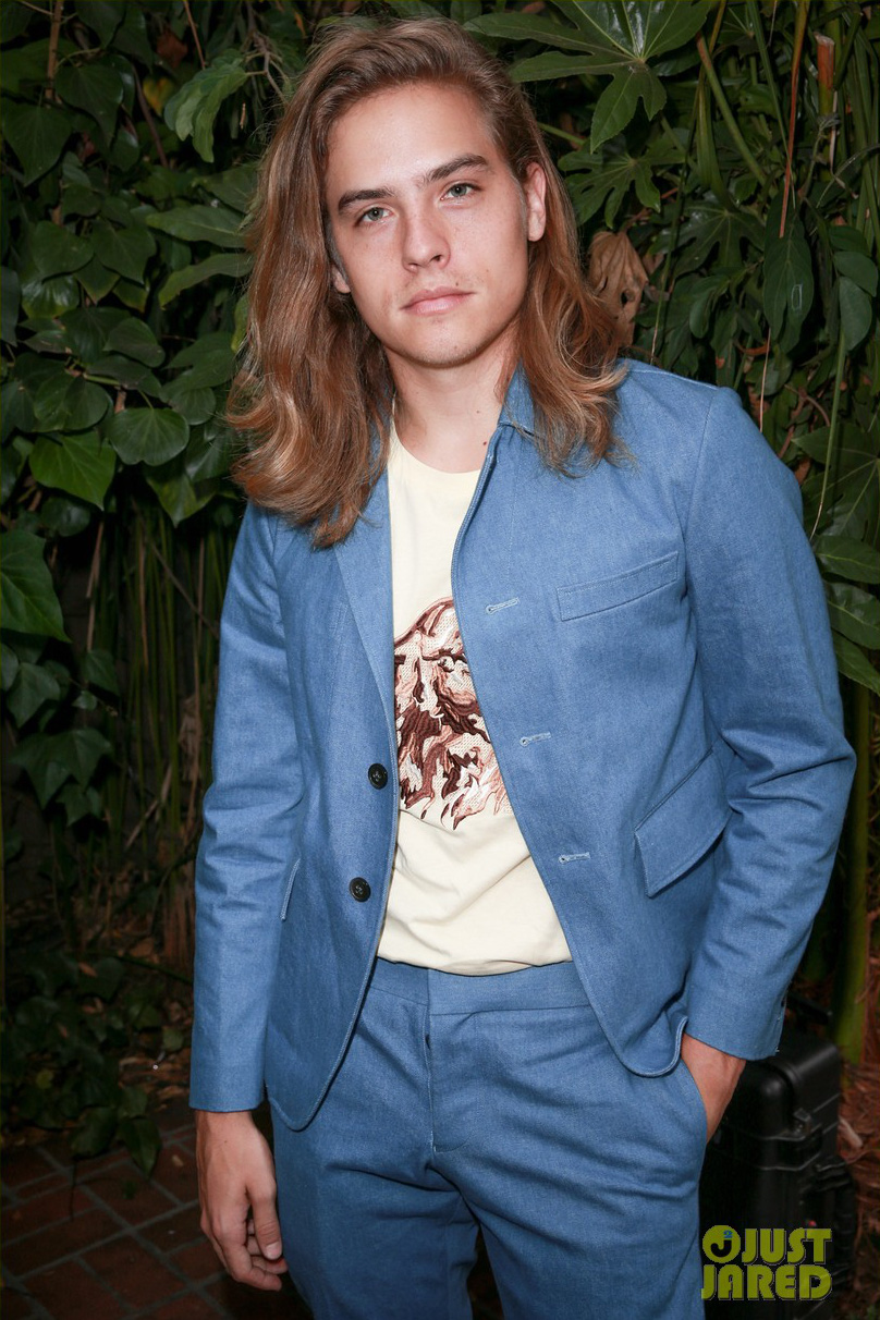 Cậu bé tinh nghịch trong Zack và Cody giờ đã trưởng thành và nuôi tóc dài tại sự kiện mới - Ảnh 3. Cậu bé tinh nghịch trong Zack và Cody giờ đã trưởng thành và nuôi tóc dài tại sự kiện mới - Ảnh 3.