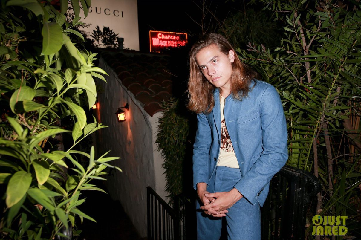 Cậu bé tinh nghịch trong Zack và Cody giờ đã trưởng thành và nuôi tóc dài tại sự kiện mới - Ảnh 4. Cậu bé tinh nghịch trong Zack và Cody giờ đã trưởng thành và nuôi tóc dài tại sự kiện mới - Ảnh 4.