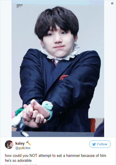 Một fan hâm mộ phải nhập viện sau khi tự nhét cả cây búa vào miệng để thể hiện tình yêu dành cho các chàng trai BTS - Ảnh 1. Một fan hâm mộ phải nhập viện sau khi tự nhét cả cây búa vào miệng để thể hiện tình yêu dành cho các chàng trai BTS - Ảnh 1.