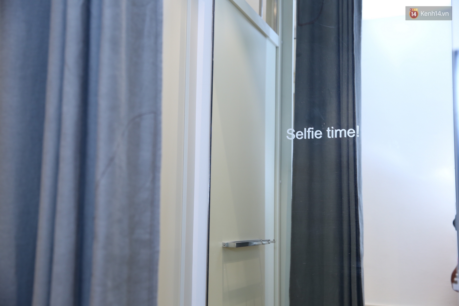 Stradivarius Việt Nam khai trương: Đồ đẹp giá siêu dễ chịu, áo phông cao nhất chỉ 249.000 đồng - Ảnh 18. Stradivarius Việt Nam khai trương: Đồ đẹp giá siêu dễ chịu, áo phông cao nhất chỉ 249.000 đồng - Ảnh 18.