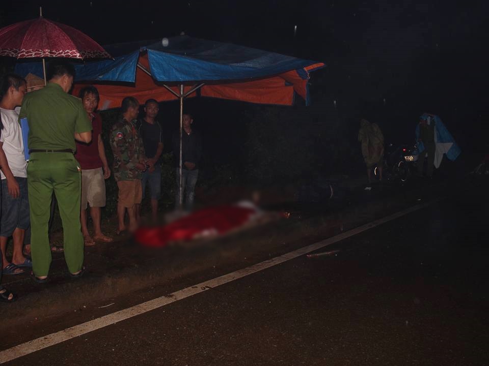 Đâm gãy biển chỉ dẫn vào rạng sáng, nam thanh niên tử vong tại chỗ - Ảnh 1. Đâm gãy biển chỉ dẫn vào rạng sáng, nam thanh niên tử vong tại chỗ - Ảnh 1.