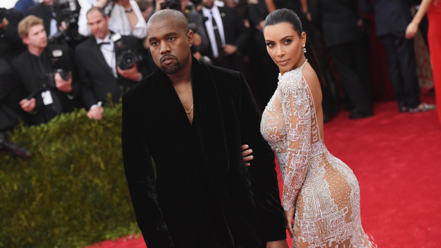 Kim Kardashian bị kẹt vòng 3 vào toilet xịn của Kanye West mới mua? - Ảnh 2.