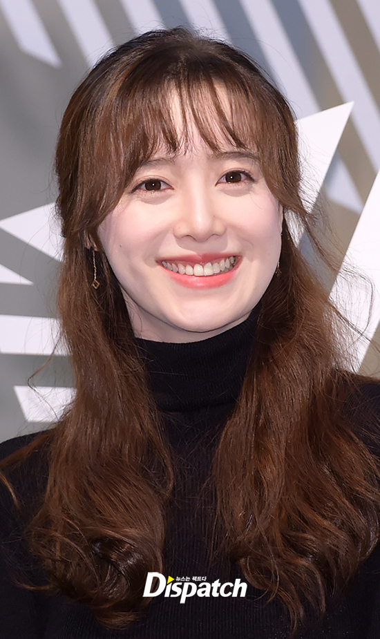 Goo Hye Sun đẹp hút hồn tại triển lãm riêng, Ahn Jae Hyun điển trai ngày trở lại - Ảnh 7.