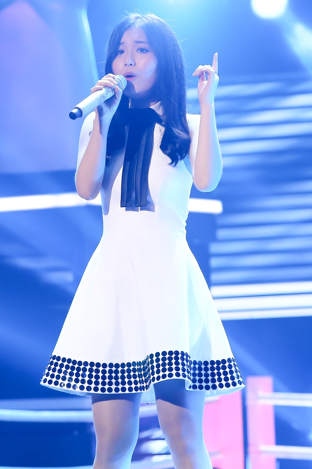 Hot girl Hansara òa khóc khi sống sót tại The Voice dù không vượt trội về chuyên môn - Ảnh 3. Hot girl Hansara òa khóc khi sống sót tại The Voice dù không vượt trội về chuyên môn - Ảnh 3.