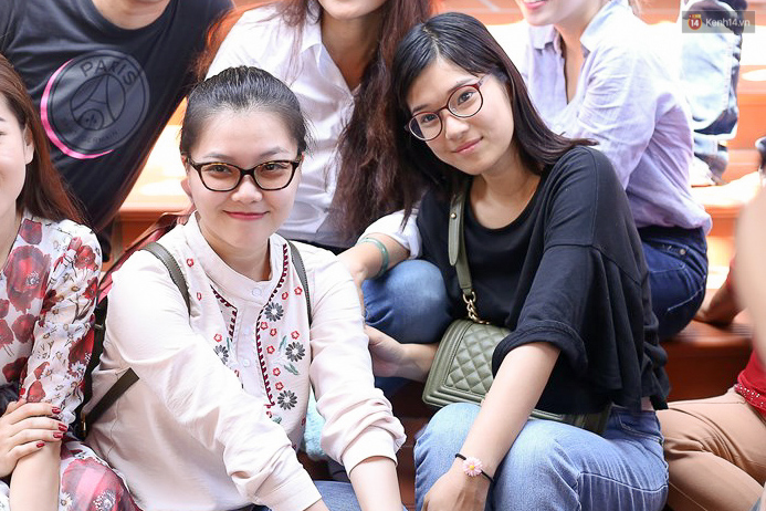 Khởi My, Kelvin Khánh nguỵ trang kín mít cùng dàn nghệ sĩ tề tụ tại nhà thờ của Hoài Linh trong ngày giỗ tổ ngành sân khấu - Ảnh 13. Khởi My, Kelvin Khánh nguỵ trang kín mít cùng dàn nghệ sĩ tề tụ tại nhà thờ của Hoài Linh trong ngày giỗ tổ ngành sân khấu - Ảnh 13.