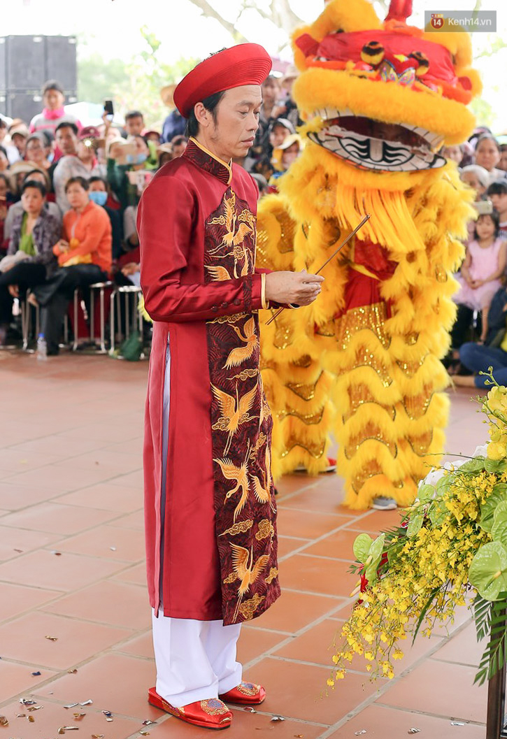 Khởi My, Kelvin Khánh nguỵ trang kín mít cùng dàn nghệ sĩ tề tụ tại nhà thờ của Hoài Linh trong ngày giỗ tổ ngành sân khấu - Ảnh 4. Khởi My, Kelvin Khánh nguỵ trang kín mít cùng dàn nghệ sĩ tề tụ tại nhà thờ của Hoài Linh trong ngày giỗ tổ ngành sân khấu - Ảnh 4.