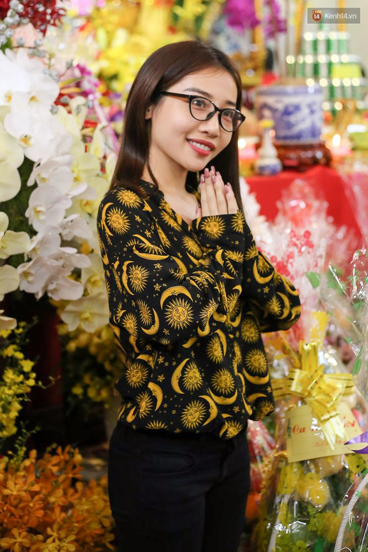 Khởi My, Kelvin Khánh nguỵ trang kín mít cùng dàn nghệ sĩ tề tụ tại nhà thờ của Hoài Linh trong ngày giỗ tổ ngành sân khấu - Ảnh 11. Khởi My, Kelvin Khánh nguỵ trang kín mít cùng dàn nghệ sĩ tề tụ tại nhà thờ của Hoài Linh trong ngày giỗ tổ ngành sân khấu - Ảnh 11.