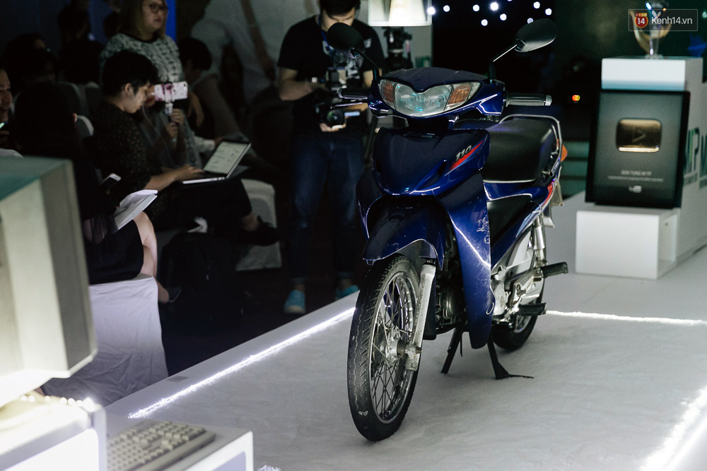 Sơn Tùng M-TP: Ra tự truyện không phải vì lợi nhuận hay dạy đời ai, mà chỉ muốn kể và truyền cảm hứng cho các bạn trẻ - Ảnh 12. Sơn Tùng M-TP: Ra tự truyện không phải vì lợi nhuận hay dạy đời ai, mà chỉ muốn kể và truyền cảm hứng cho các bạn trẻ - Ảnh 12.