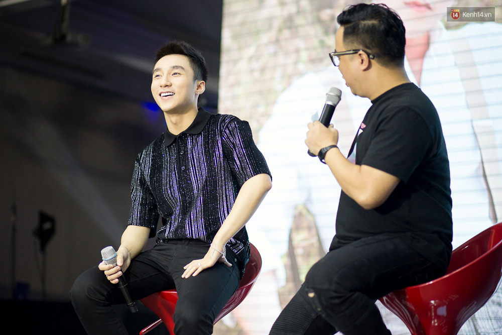 Sơn Tùng M-TP: Ra tự truyện không phải vì lợi nhuận hay dạy đời ai, mà chỉ muốn kể và truyền cảm hứng cho các bạn trẻ - Ảnh 2. Sơn Tùng M-TP: Ra tự truyện không phải vì lợi nhuận hay dạy đời ai, mà chỉ muốn kể và truyền cảm hứng cho các bạn trẻ - Ảnh 2.