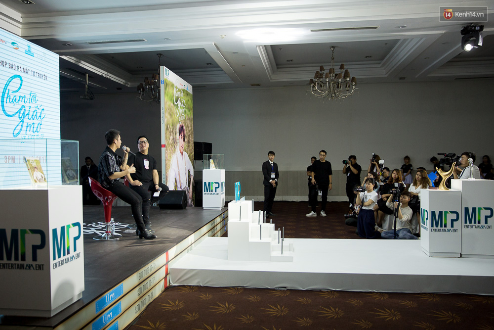 Sơn Tùng M-TP: Ra tự truyện không phải vì lợi nhuận hay dạy đời ai, mà chỉ muốn kể và truyền cảm hứng cho các bạn trẻ - Ảnh 13. Sơn Tùng M-TP: Ra tự truyện không phải vì lợi nhuận hay dạy đời ai, mà chỉ muốn kể và truyền cảm hứng cho các bạn trẻ - Ảnh 13.